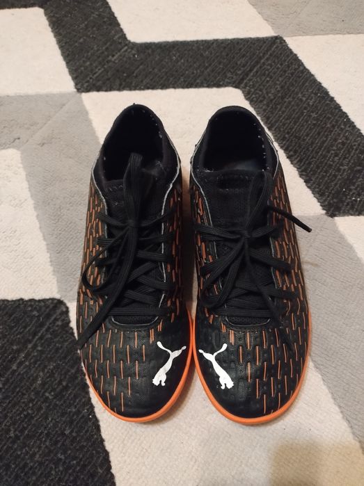 Sprzedam buty halowe chłopięce r.37,5 Puma wsuwane