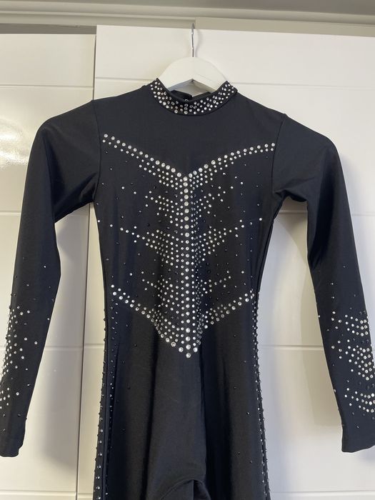 Инкрустация камнями, костюм для гимнастики