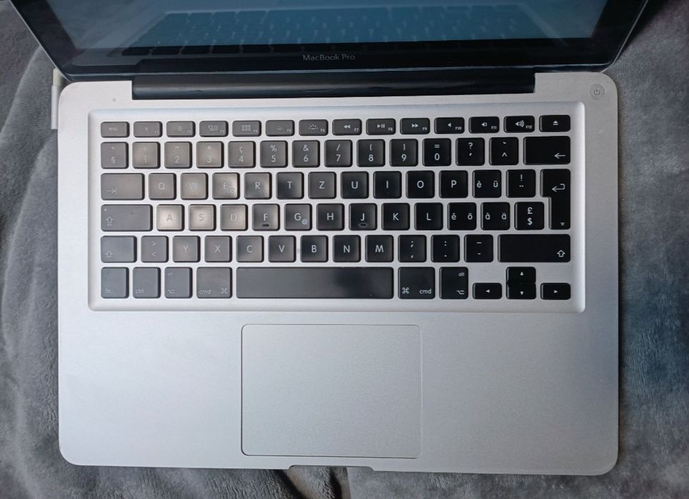 MacBook        air