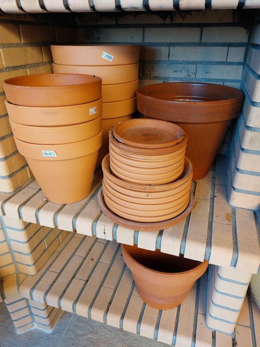 Vasos de terracota para flores e plantas