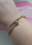 Pulseira/escrava "do prego", em aço. Fácil aperto.