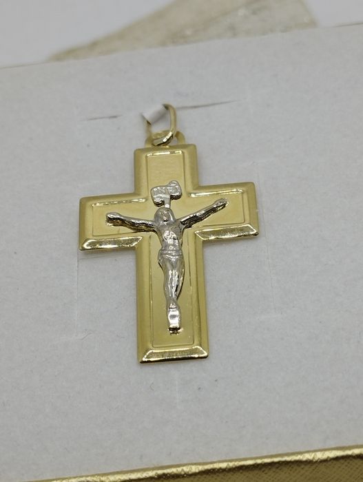 Złoty wisiorek krzyżyk z Panem Jezusem, złoto 585