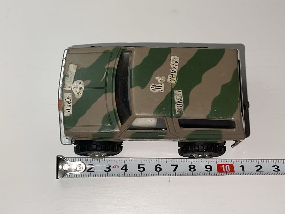 Stary Jeep Creata Hong Kong 1982 rok zabawka pojazd znokresu PRL