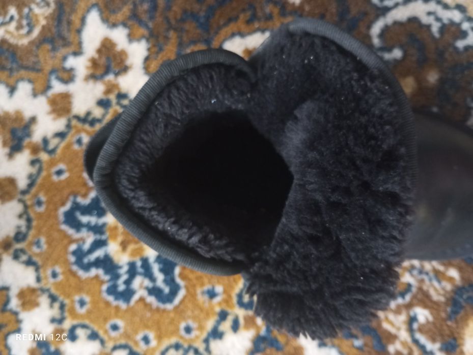 Уги для дівчинки