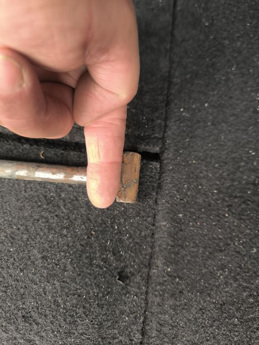 Chaves artesanais para levantar tampas de chão