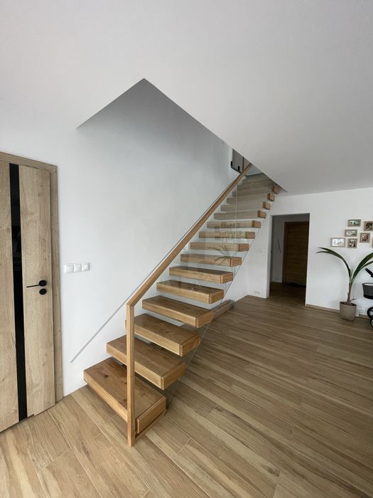 Schody premium, szklane balustrady