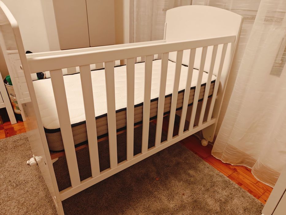 Berço com colchão para bebe
