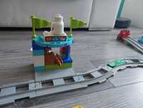 LEGO 10875 DUPLO Pociąg towarowy

W zestawie znajdziesz lokomotywę do