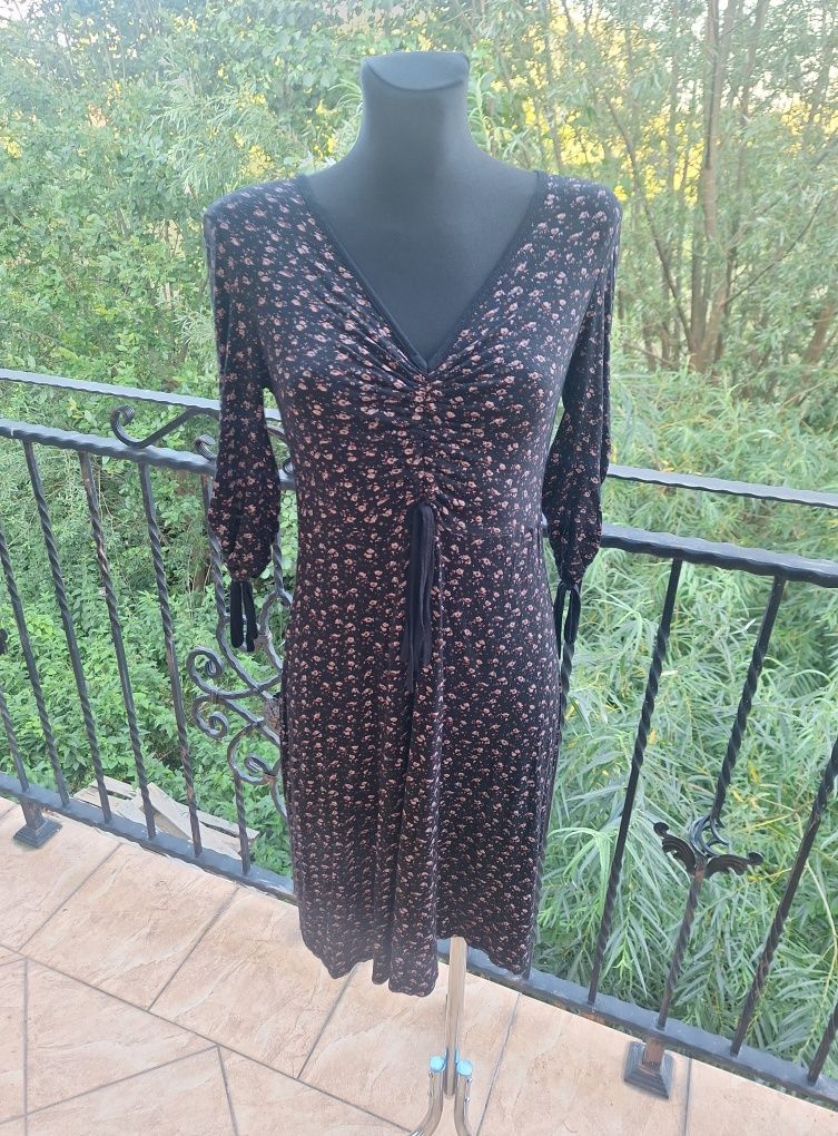 Sukienka midi marka Pretty Hurts rozmiar M 38