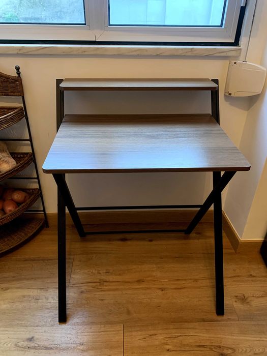 Secretária dobrável de fácil arrumação