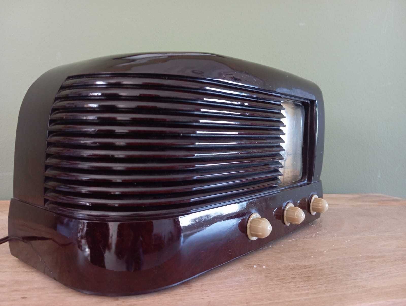 Rádio Zenith Bulllet 422 (Art Déco - modelo raro, museu RTP)