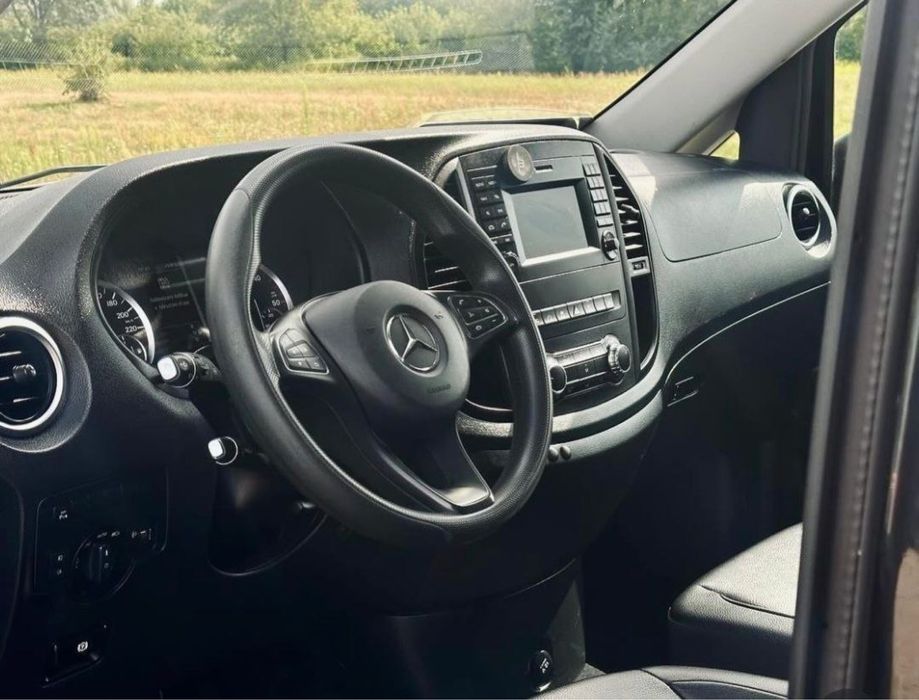 Wynajem busa Mercedes Vito Tourer -8 osobowy