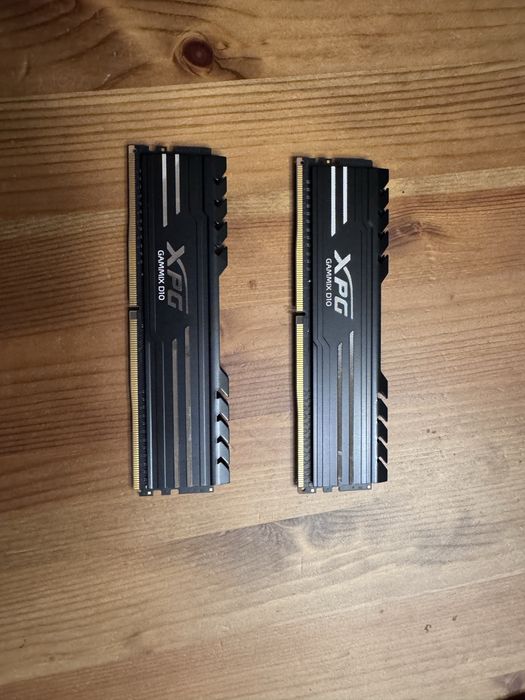 Sprzedam 2 kości RAM XPG GAMMIX D10 16gb (2x 8gb) DDR4 3000MHz cl 16