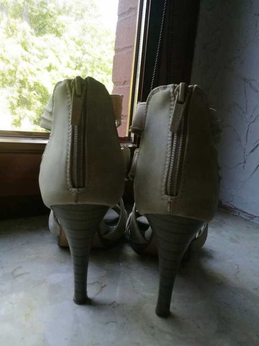 Sandały sandałki beżowe na obcasie Jenny Fairy 39