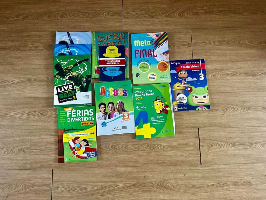Livros de atividades escolares