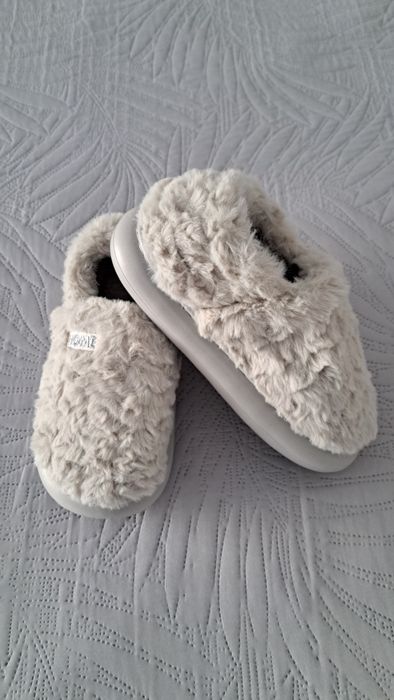 Домашні теплі капці