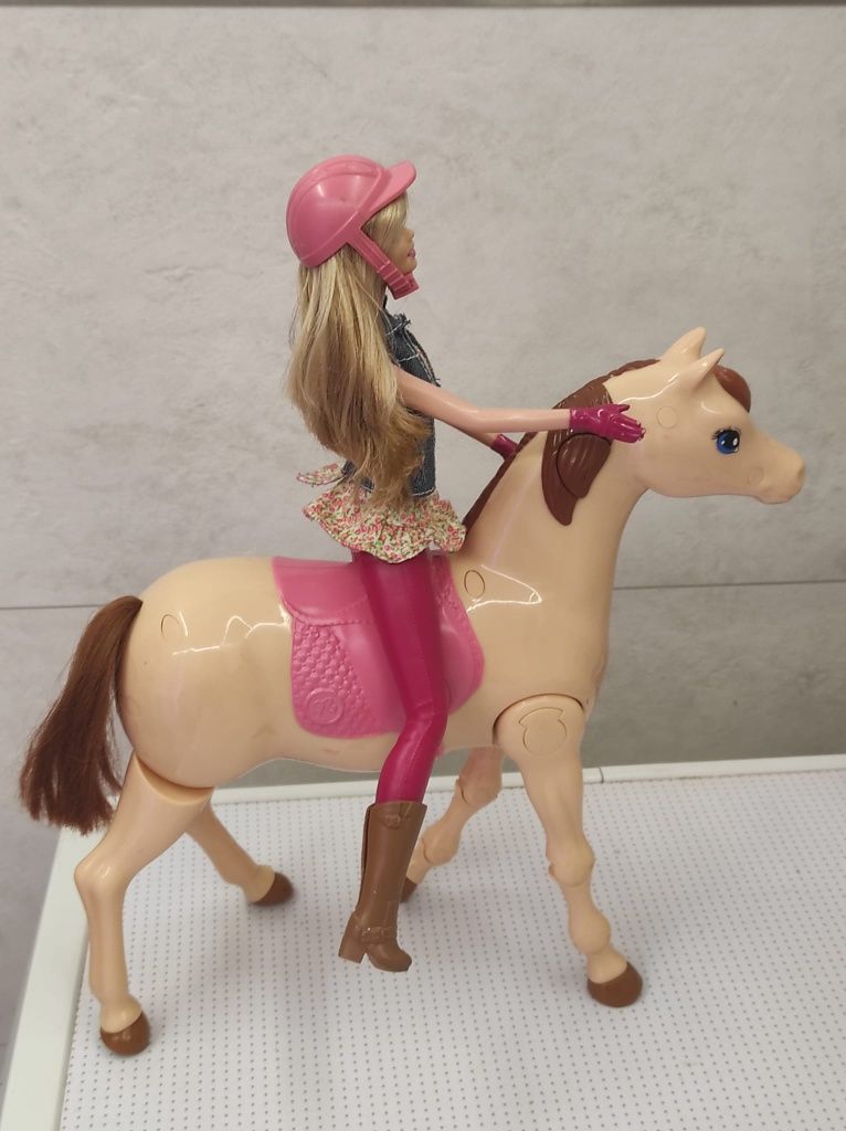 Barbie - dżokejka z koniem