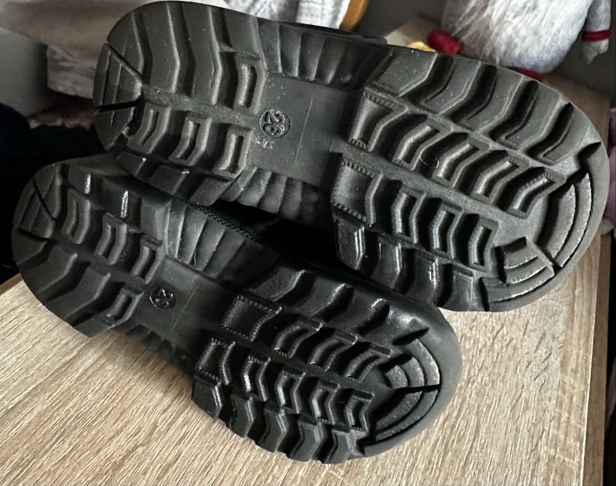 Ботинки зимние на девочку 26 размера