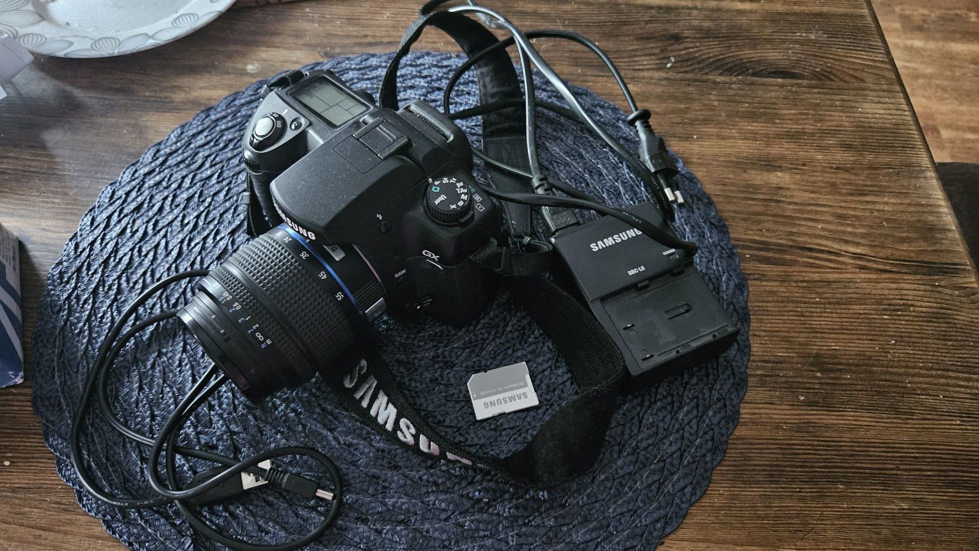 Aparat Samsung GX-10 z Ładowarką
