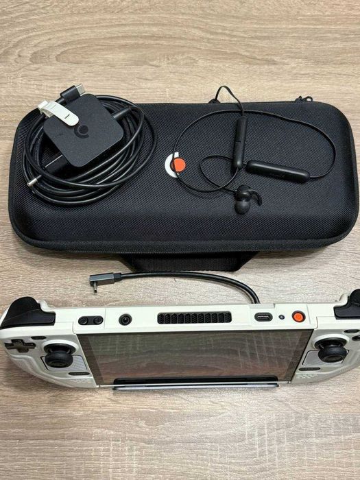 Steam deck OLED 512GB+256 SSD (stan bdb) + słuchawki bt + dock stacja