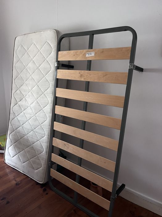 Cama de solteiro com colchão