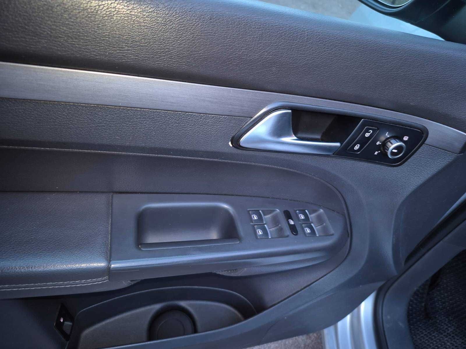 Volkswagen Touran 2013 рік 2,0 дизель Автомат
