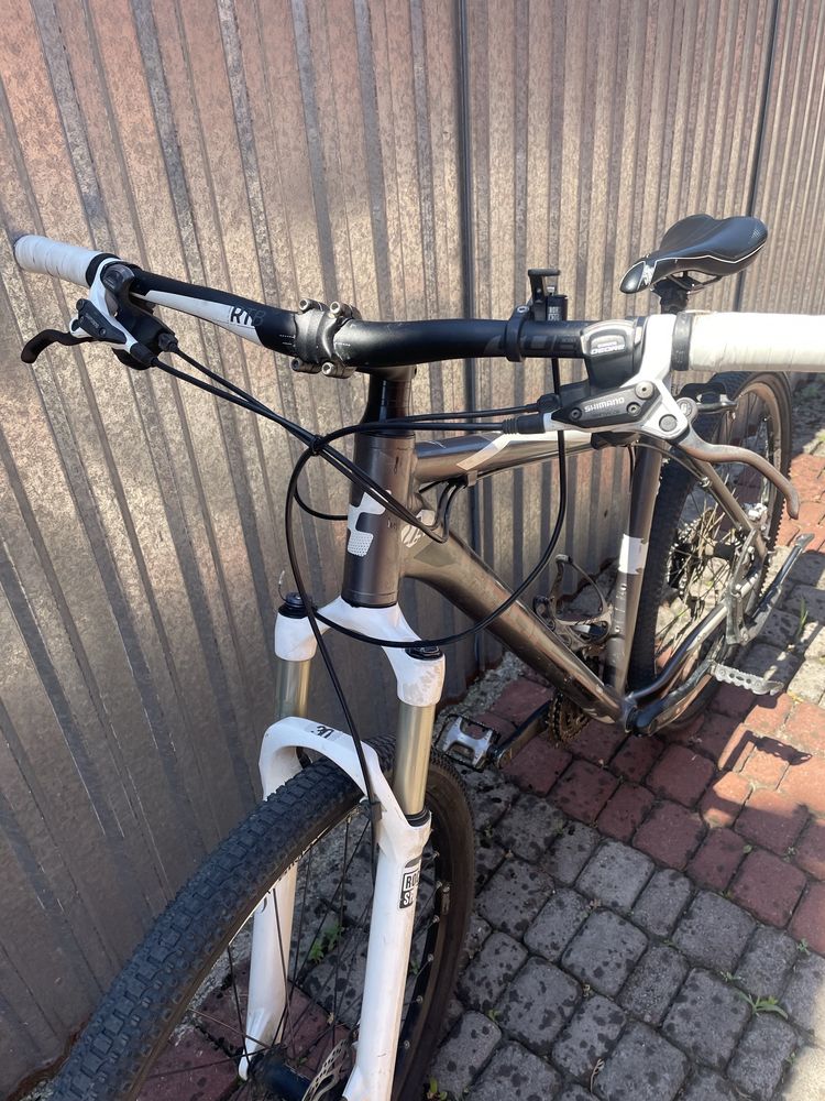 Велосипед Cube Acid L. 27,5 Deore XT. ROCK SHOX 32