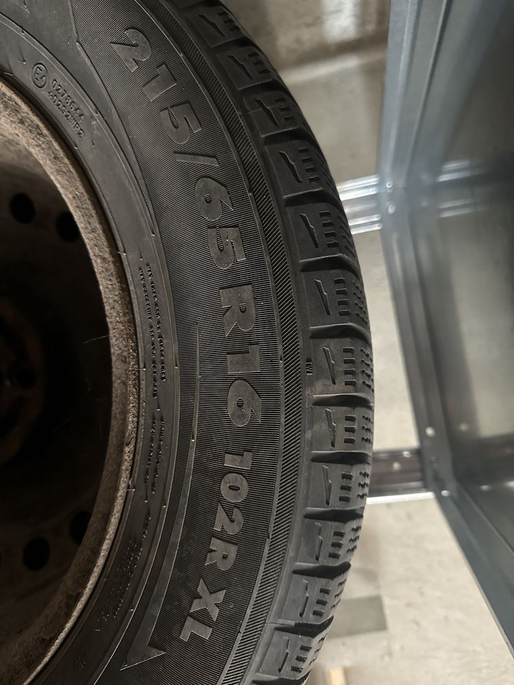 Зимові колеса на резині Nokian 215/65 r16 102r