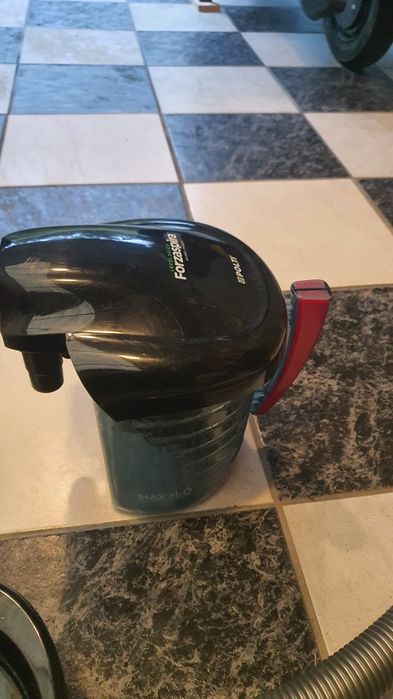 Aspirador da marca polti muito conhecida.