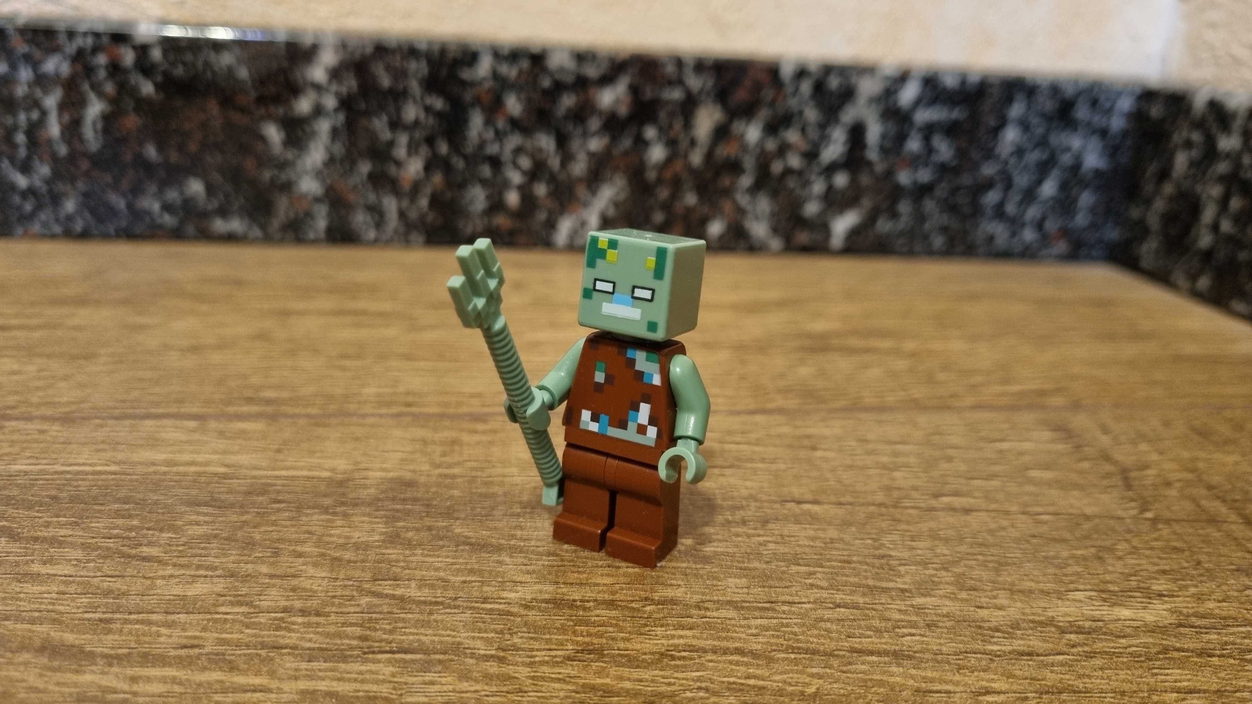Minifigurka Utopiec z trójzębem Minecraft