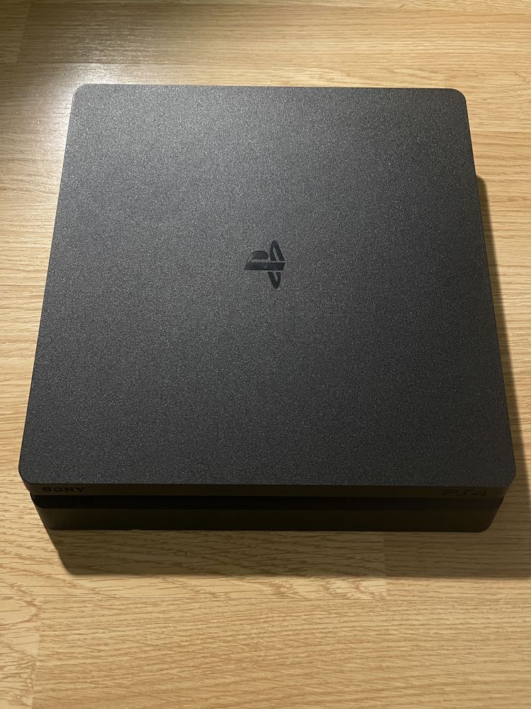 Продам play station 4 slim 1 tb