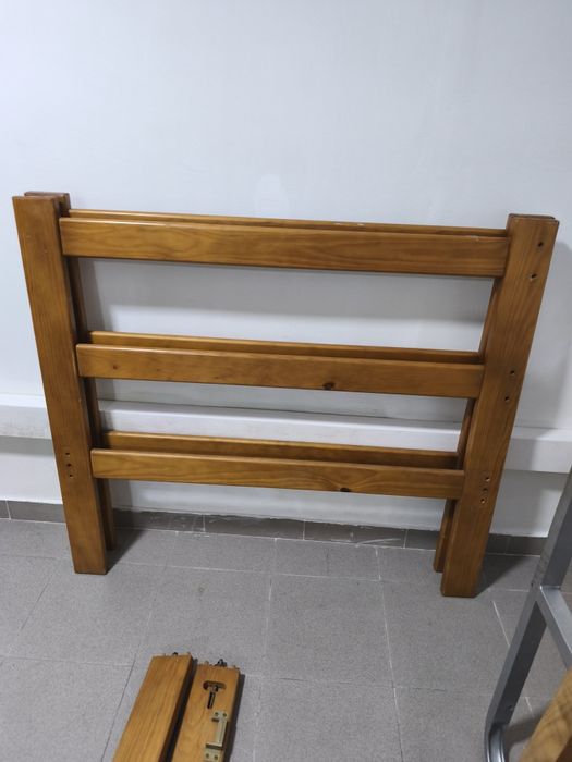 Cama solteiro sem colchão