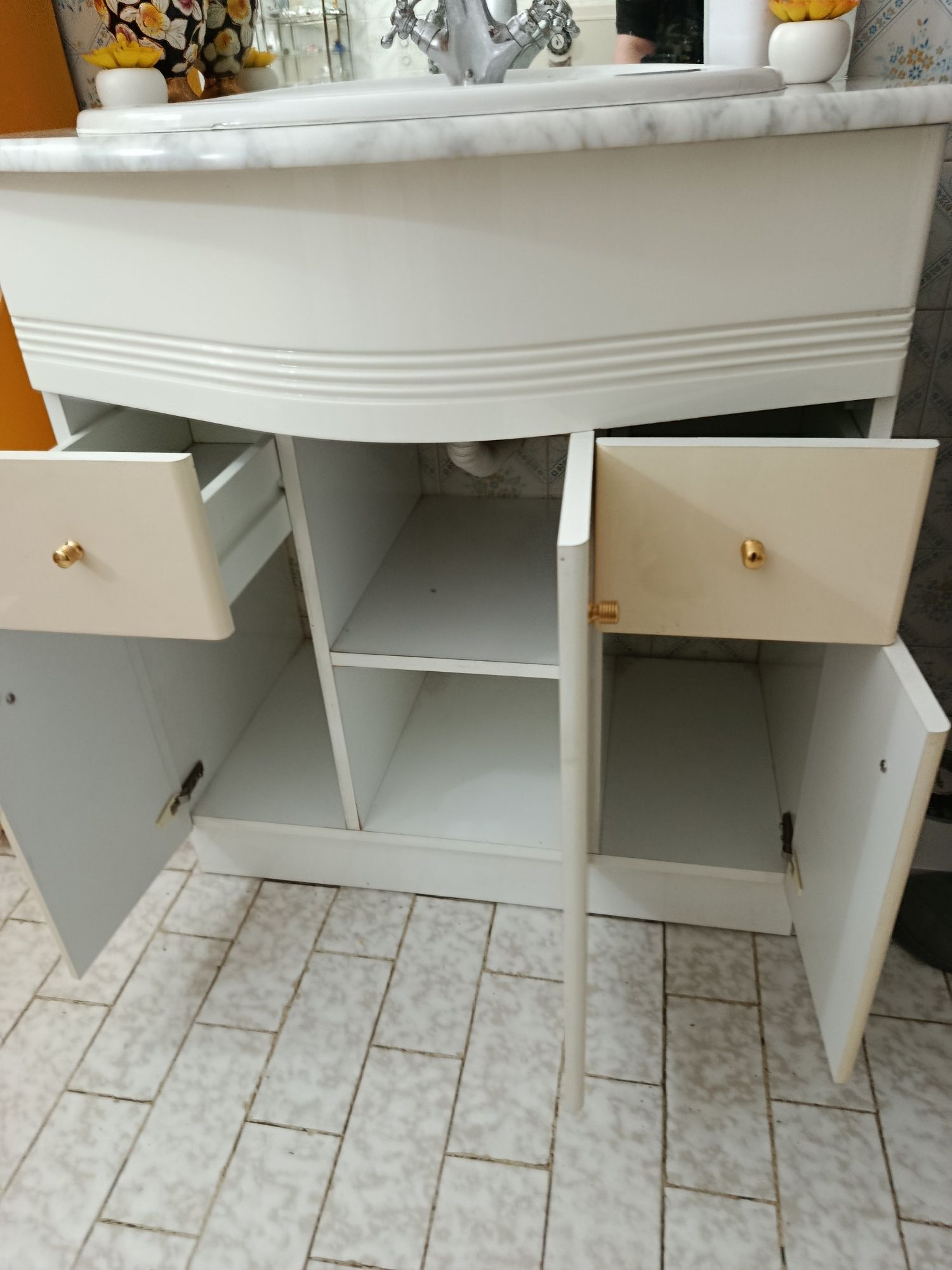Vendo movel lavatório  para casa. banho  com espelho