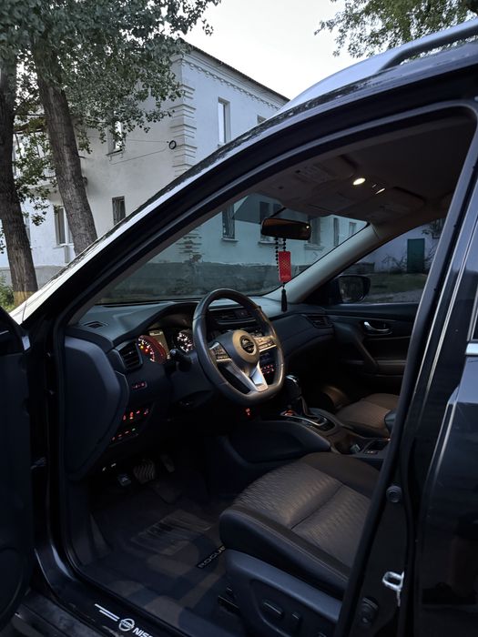 Продам автомобиль Nissan Rogue 2017 2.5 Газ