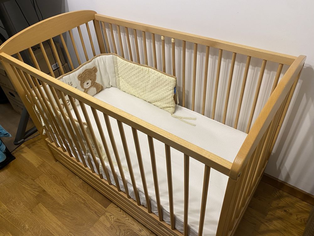 Łóżeczko niemowlęce + materac IKEA jak nowy i dwa ochraniacze