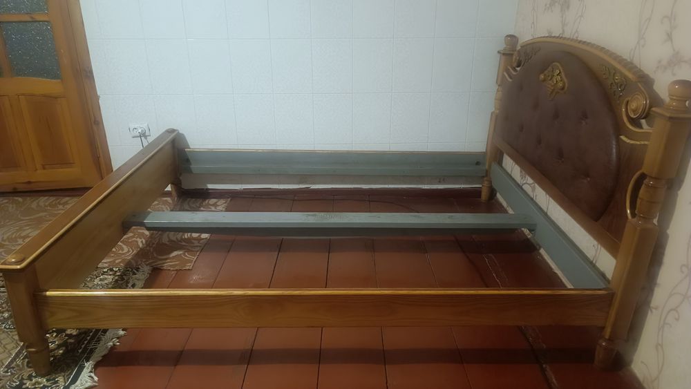 Старовинне дерев'яне ліжко ручна робота