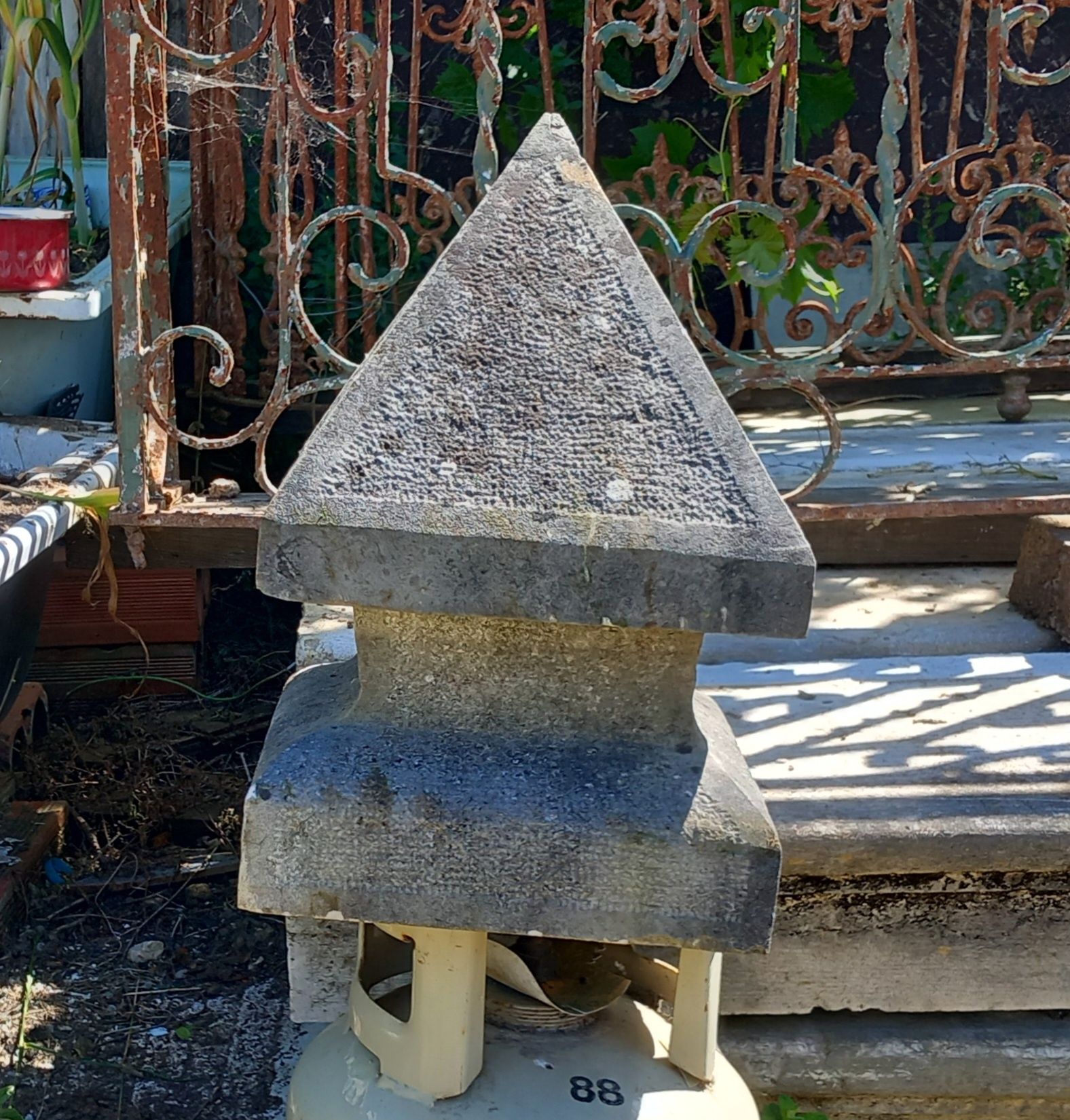 Conjunto de terminais de colunas em pedra
