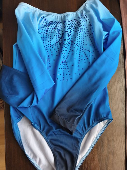 Strój gimnastyczny dla dziewczynki akrobatyka