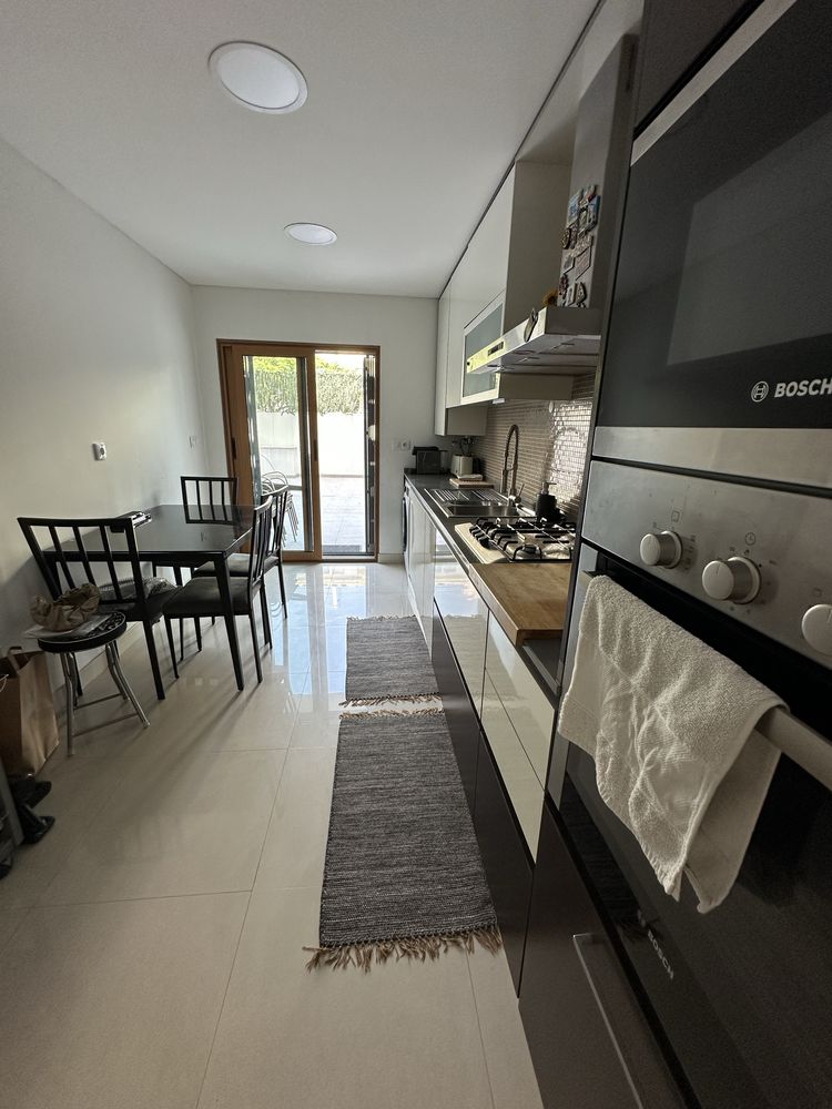 T2 com terraço 62 m2, box e arrecadação