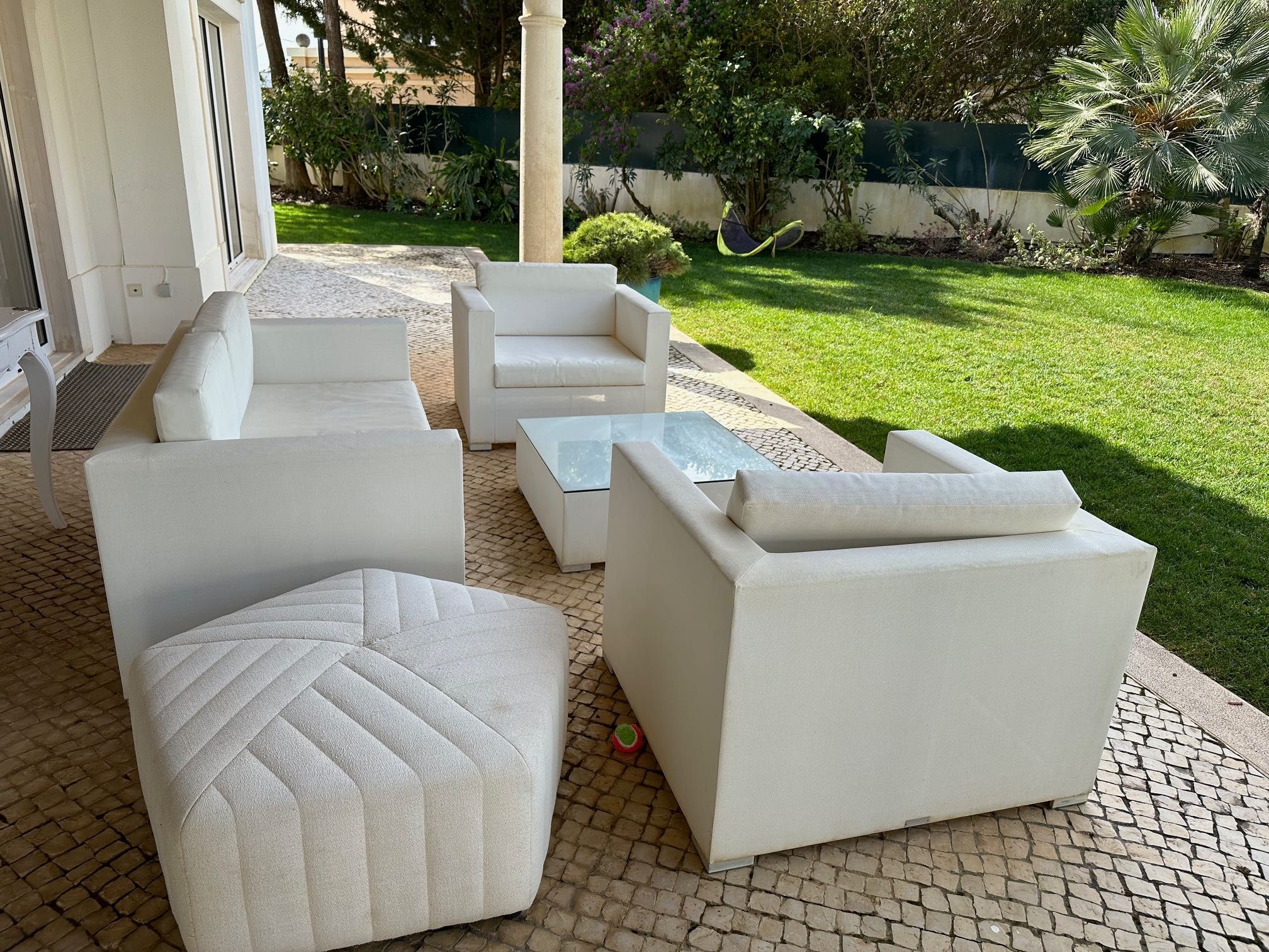 Mobiliário de jardim por Talenti (Italia): 1 sofá, 2 poltronas e mesa