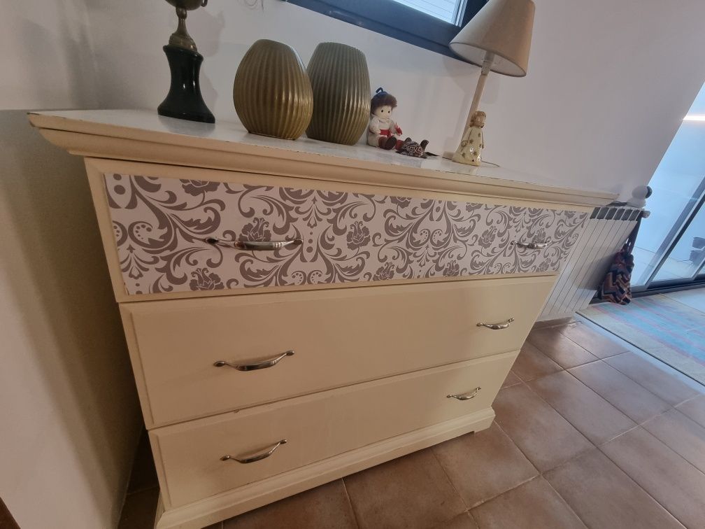 Cómoda ikea branca