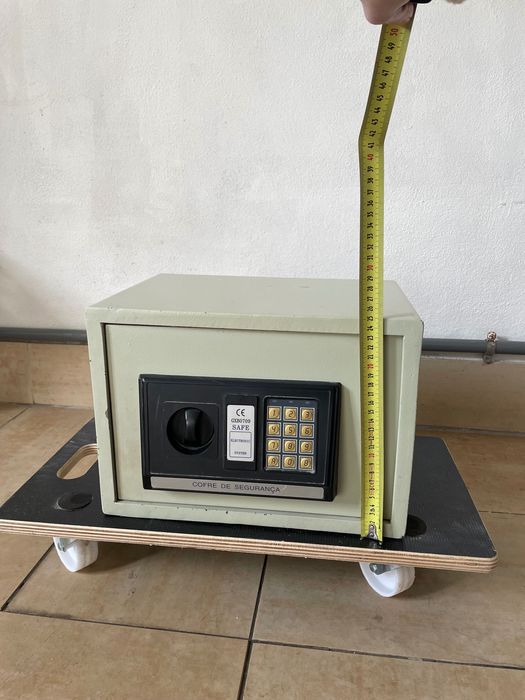 Cofre pequeno cinzento