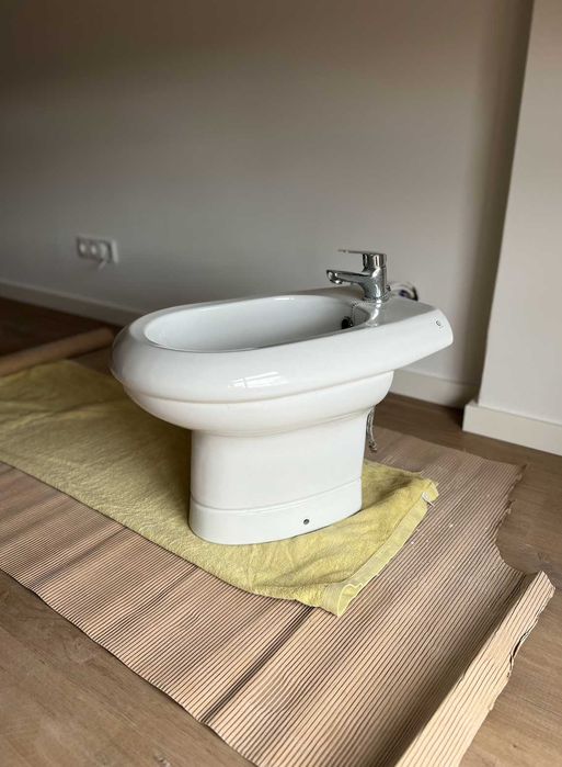 Conjunto Sanita  + Bidé Estaco com Autoclismo e Torneira – bom estado