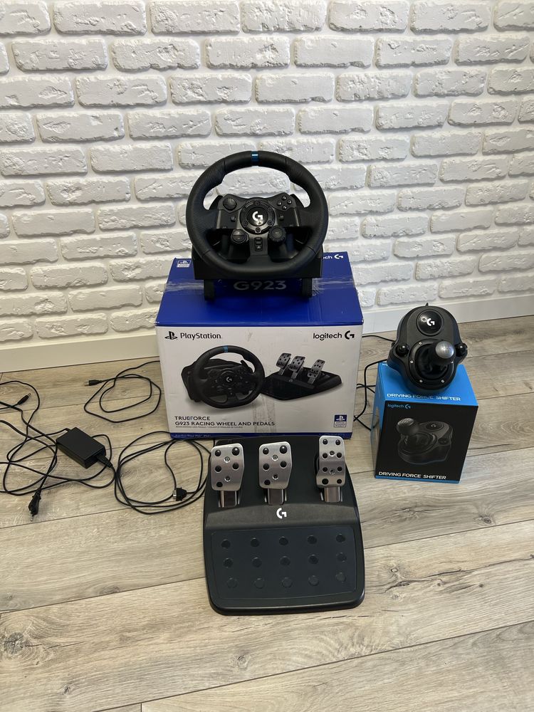 Игровой руль Logitech G923 + Shifter для PS4 / PS5 / PC