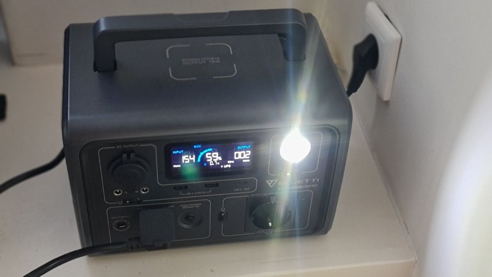 Потративна зарядна станція POWER STATION BLUETTI Eb3a