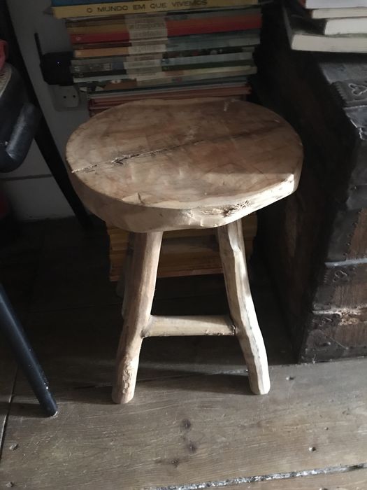 Cadeira de costura antiga para quarto de criança