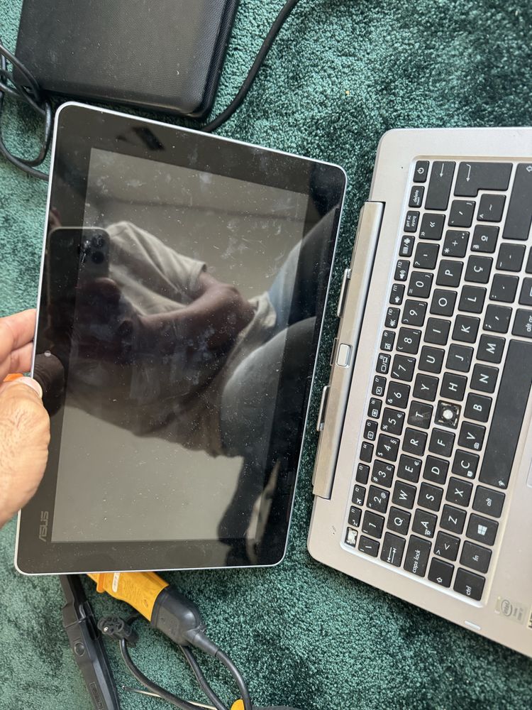 Notebook portátil a tela vira tablet
