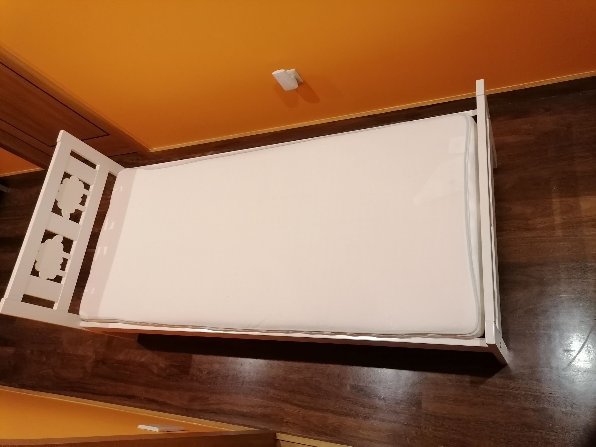 Cama de criança com colchão