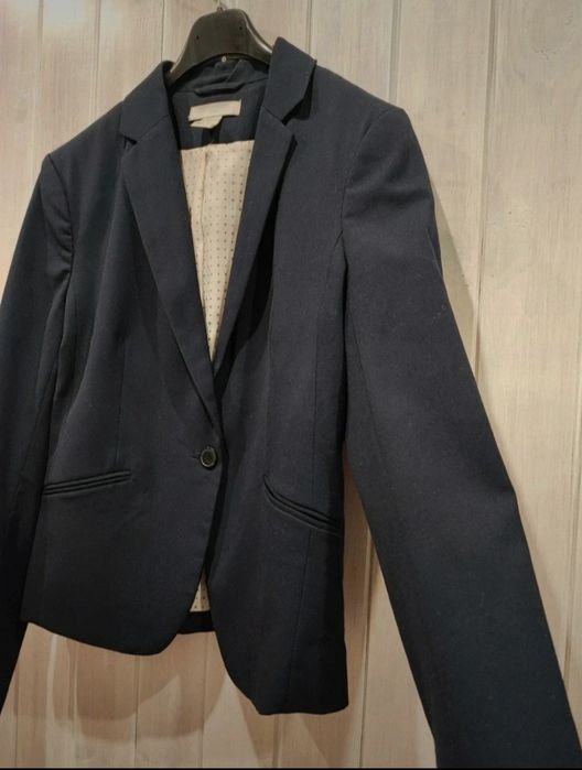 Granatowa klasyczna marynarka damska