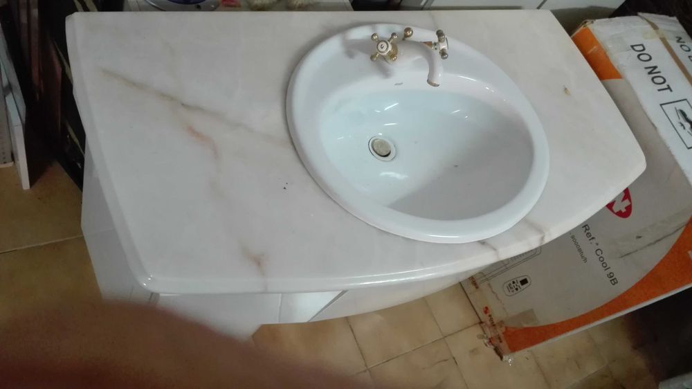 LAVATORIO Com Bancada e Armário